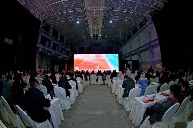 搭”开会从“流量场”到“签约场”转化冰球突破豪华版文旅、商业、体育“混(图4)